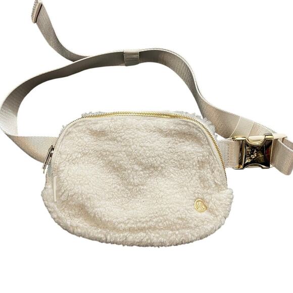 Lululemon Everywhere Belt Bag 1L Fleece White Gold Fanny Pack Ivory Soft - Picture 1 of 8